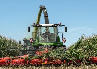 Комбайн за фураж 4-WD (задвиждане на четирите колела) Fendt Katana 850