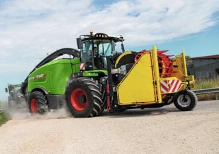 Комбайн за фураж 4-WD (задвиждане на четирите колела) Fendt Katana 850