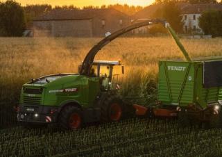 Комбайн за фураж 4-WD (задвиждане на четирите колела) Fendt Katana 850