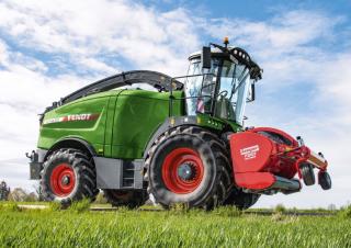 Комбайн за фураж 4-WD (задвиждане на четирите колела) Fendt Katana 850