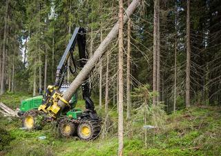 Горска техника Колесни харвестъри John Deere 1270 G