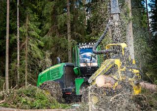 Горска техника Колесни харвестъри John Deere 1270 G