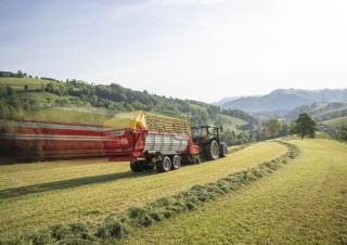 Къси ремаркета за силаж Pöttinger Boss 3240 DB Master