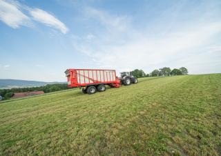 Къси ремаркета за силаж Pöttinger Jumbo 7220 L