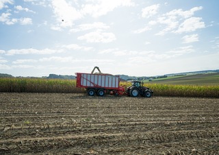 Къси ремаркета за силаж Pöttinger Jumbo 7220 L