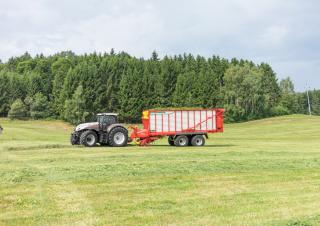 Къси ремаркета за силаж Pöttinger Jumbo 7220 L