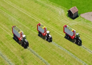Къси ремаркета за силаж Pöttinger Jumbo 8380 DB