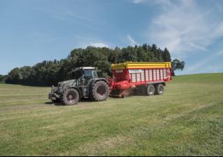 Къси ремаркета за силаж Pöttinger Torro 7010 D 