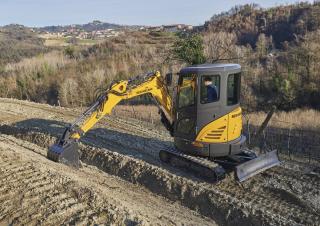 Мини екскаватори New Holland E26C