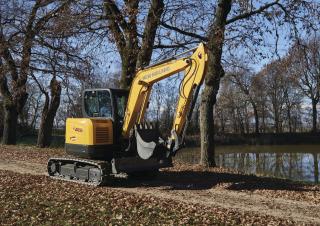 Верижни екскаватори New Holland E60C
