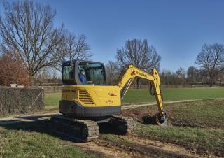 Верижни екскаватори New Holland E60C