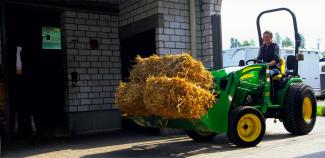 Превозни средства Общински трактори John Deere 2520