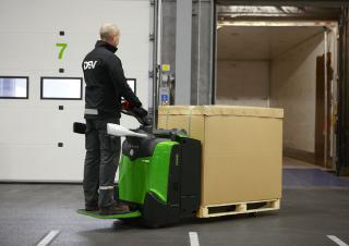 Пешеходна палетна количка Cesab P 320