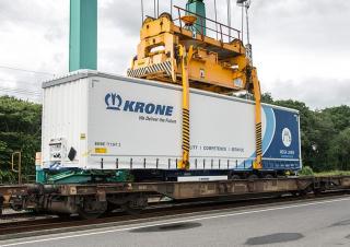 Ремаркета Полуремаркета с брезентова платформа Krone SDP 27 eLG4-CS
