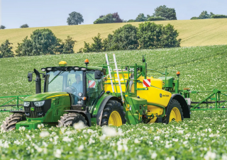 Прикачни полеви пръскачки John Deere M952i
