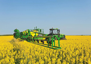 Прикачни полеви пръскачки John Deere R 944 i