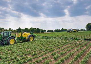 Прикачни полеви пръскачки John Deere R740i