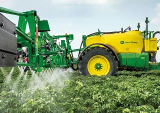 Прикачни полеви пръскачки John Deere R740i