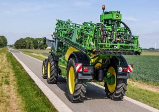 Прикачни полеви пръскачки John Deere R944i
