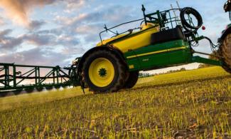 Прикачни полеви пръскачки John Deere R962i