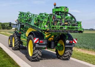 Прикачни полеви пръскачки John Deere R975i