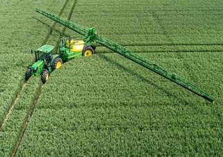 Прикачни полеви пръскачки John Deere R975i