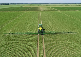 Прикачни полеви пръскачки John Deere R975i