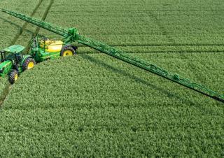 Прикачни полеви пръскачки John Deere R975i