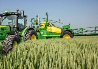 Прикачни полеви пръскачки John Deere R975i