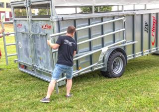 Технология за транспортиране Ремаркета за превоз на добитък Fliegl TTW 100