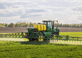 Самоходни полеви пръскачки John Deere R4140i 