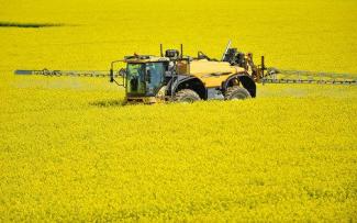 Самоходни полеви пръскачки Challenger RoGator 645