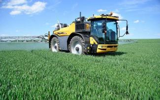 Самоходни полеви пръскачки Challenger RoGator 645