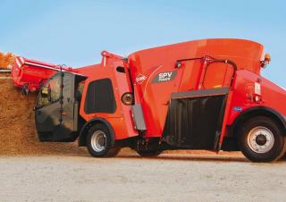 Пасищен инвентар Самоходни смесители за фураж Kuhn SPV Power 17.1 DL