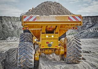 Съчленени самосвали Hydrema 922G