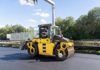 Валяци Тандемни вибрационни валяци Bomag BW 174 AP-5 AM Hybrid
