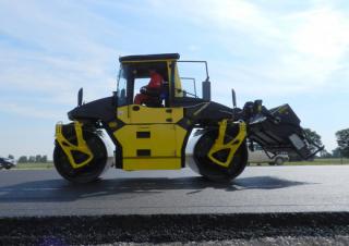 Валяци Тандемни вибрационни валяци Bomag BW 174 APO 4f