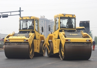 Валяци Тандемни вибрационни валяци Bomag BW 203 ADO-4