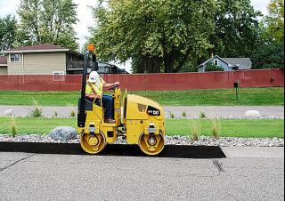 Валяци Тандемни вибрационни валяци Caterpillar CB1.7