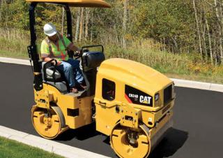 Валяци Тандемни вибрационни валяци Caterpillar CB24B
