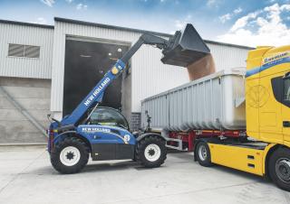 Телескопични манипулатори на материали New Holland LM 7.42 Elite
