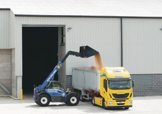 Телескопични манипулатори на материали New Holland LM 7.42 Elite