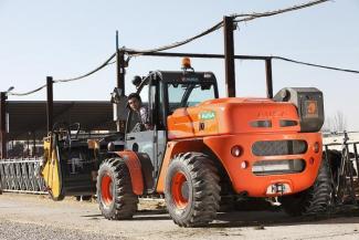 Телескопични манипулатори на материали Ausa T 307 H