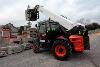 Телескопични манипулатори на материали Bobcat T40140 IIIB