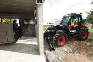Телескопични манипулатори на материали Bobcat T40180 IIIB