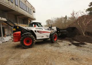 Телескопични манипулатори на материали Bobcat T40.180SLP 100 IV