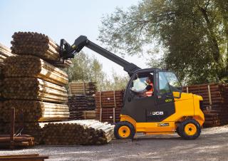 Телескопични манипулатори на материали JCB TLT30D 