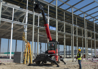 Телескопични товарачи с горна конструкция Manitou MRT-X 1845