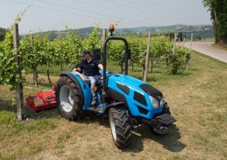 Трактори 4WD (задвиждане на четирите колела) Landini 2-050GE