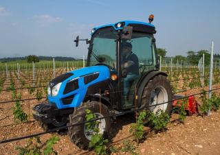 Трактори 4WD (задвиждане на четирите колела) Landini 2-050GE